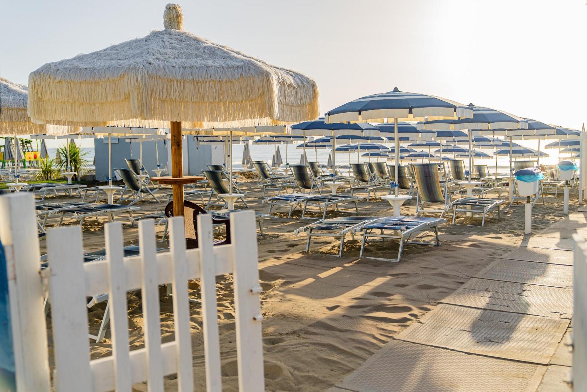 Hotel Joli Alba Adriatica Esterno foto